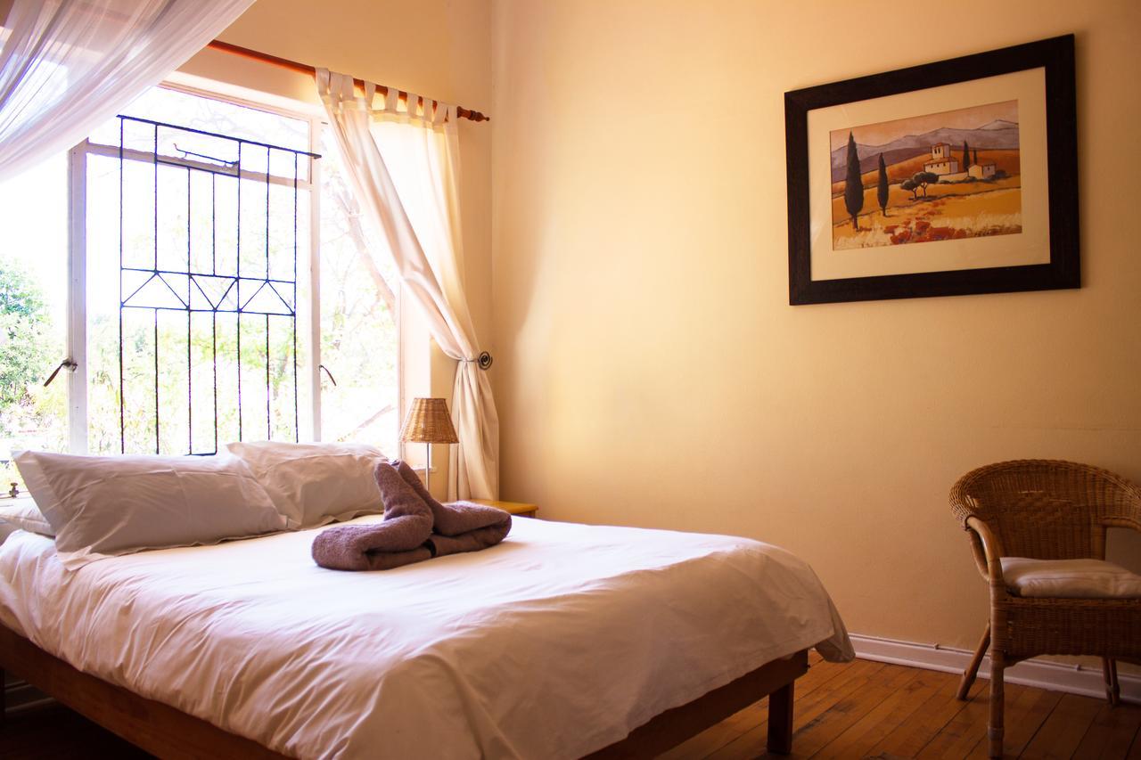 Rivendell Hotel Windhoek Esterno foto
